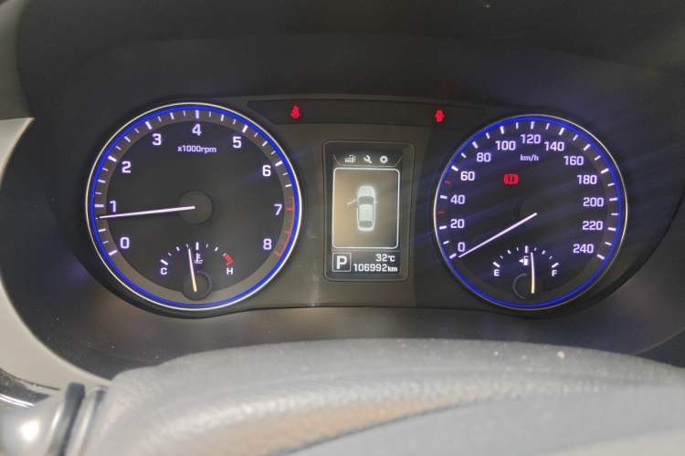 Used Hyundai Mistra 2014 1.8L Automatic Smart GLS Odometer Close Up