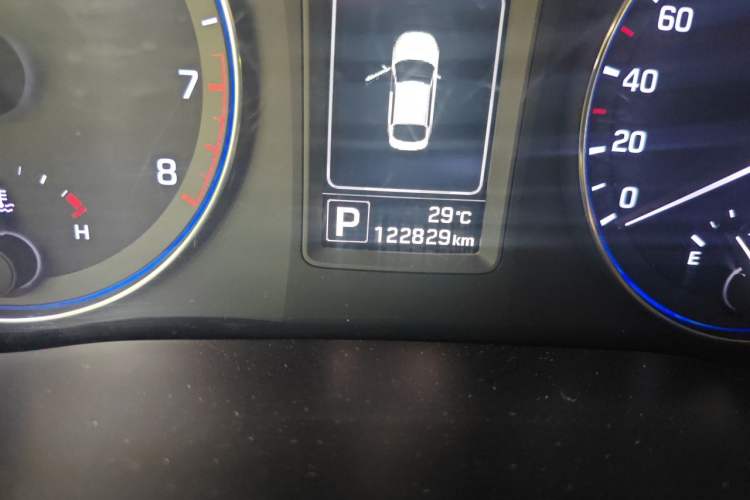 Used Hyundai Mistra 2014 1.8L Automatic Smart GLS Odometer Close Up