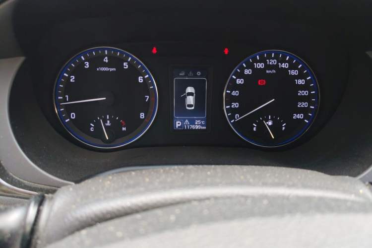 Used Hyundai Mistra 2014 1.8L Automatic Smart GLS Odometer Close Up