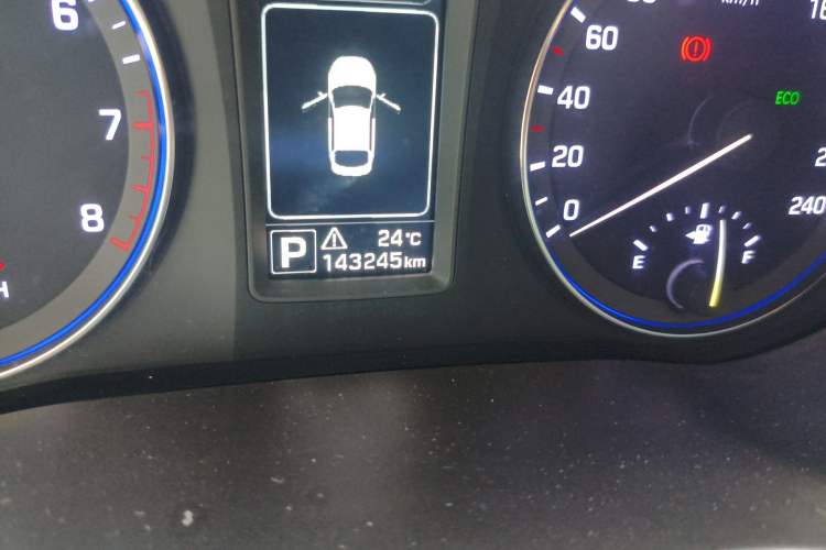 Used Hyundai Mistra 2014 1.8L Automatic Smart GLS Odometer Close Up