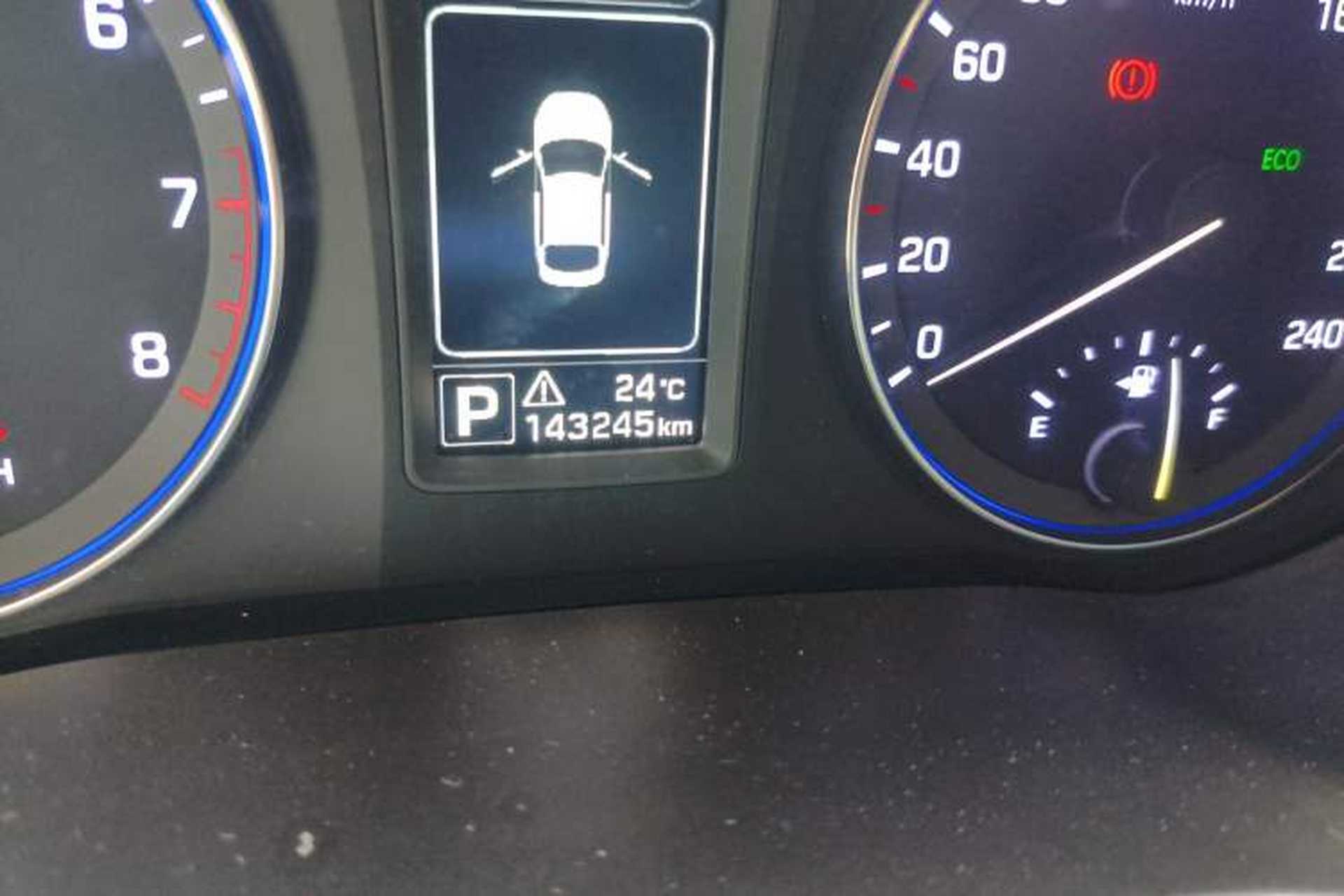 Used Hyundai Mistra 2014 1.8L Automatic Smart GLS Odometer Close Up