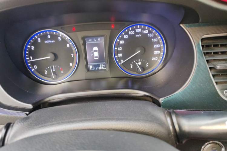 Used Hyundai Mistra 2014 1.8L Automatic Smart GLS Odometer Close Up