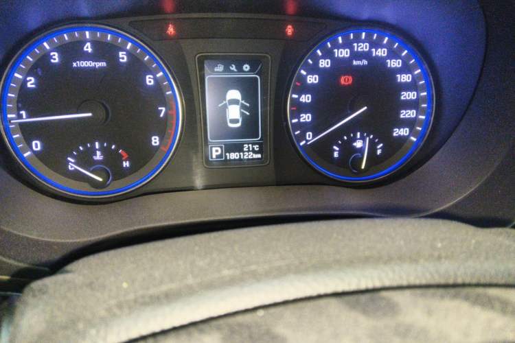 Used Hyundai Mistra 2014 1.8L Automatic Smart GLS Odometer Close Up