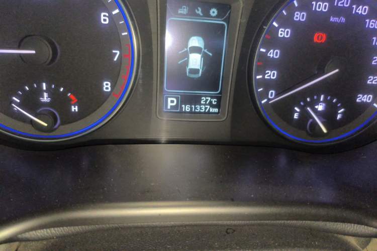Used Hyundai Mistra 2014 1.8L Automatic Smart GLS Odometer Close Up