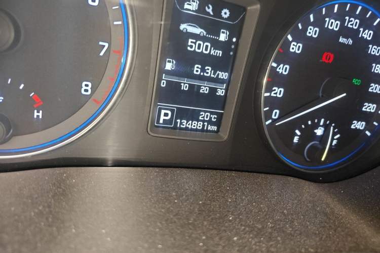 Used Hyundai Mistra 2014 1.8L Automatic Smart GLS Odometer Close Up