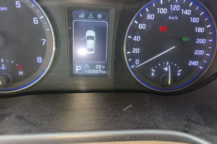 Used Hyundai Mistra 2014 1.8L Automatic Smart GLS Odometer Close Up