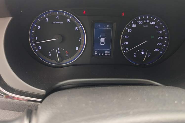 Used Hyundai Mistra 2014 1.8L Automatic Smart GLS Odometer Close Up