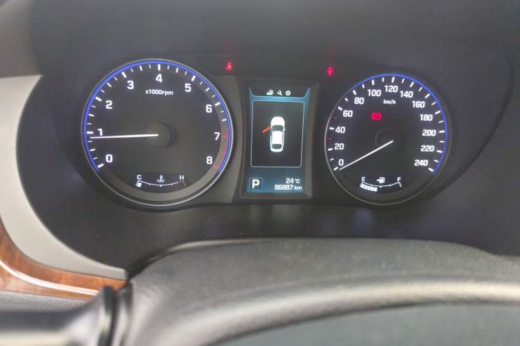 Used Hyundai Mistra 2014 1.8L Automatic Deluxe DLX Model Odometer Close Up