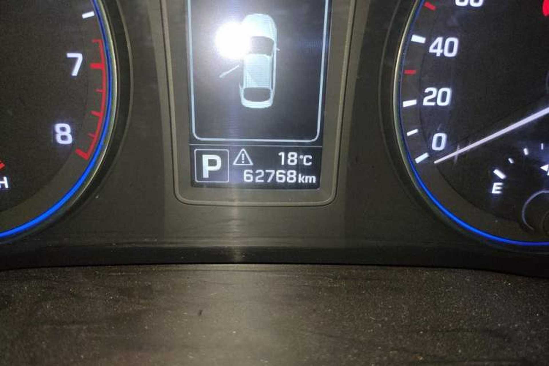 Used Hyundai Mistra 2014 1.8L Automatic Smart GLS Odometer Close Up