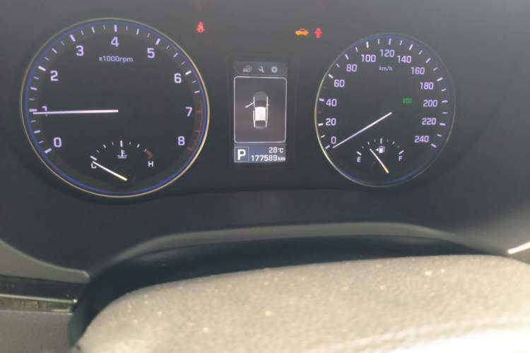 Used Hyundai Mistra 2014 1.8L Automatic Smart GLS Odometer Close Up