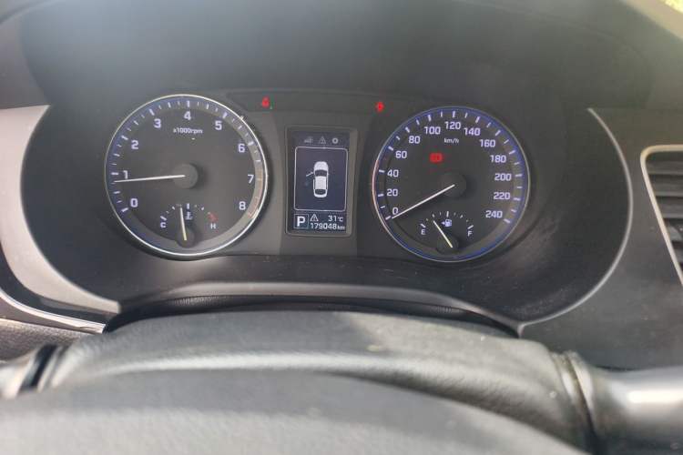 Used Hyundai Mistra 2014 1.8L Automatic Smart GLS Odometer Close Up