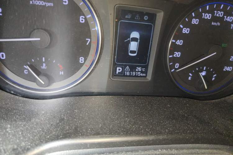 Used Hyundai Mistra 2014 1.8L Automatic Smart GLS Odometer Close Up