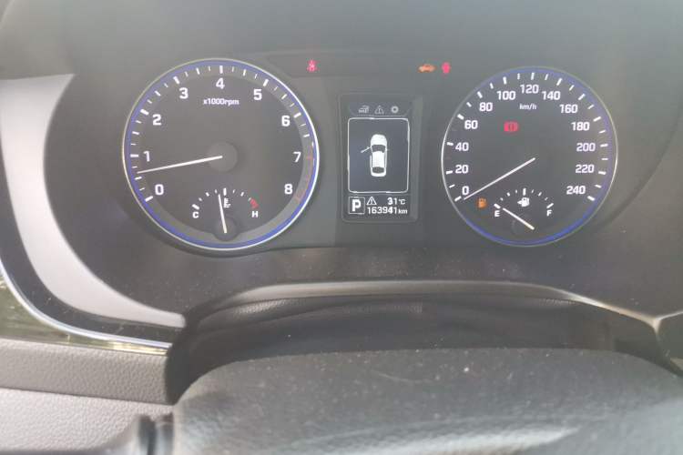 Used Hyundai Mistra 2014 1.8L Automatic Smart GLS Odometer Close Up