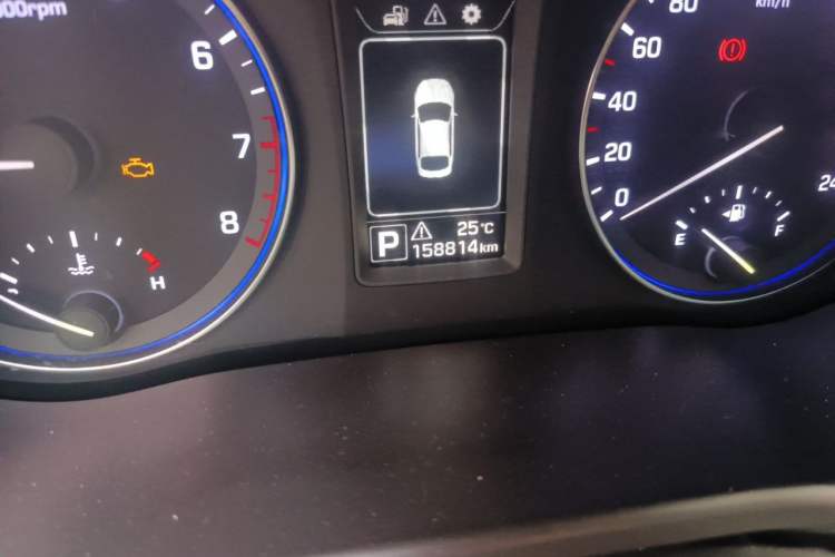Used Hyundai Mistra 2014 1.8L Automatic Smart GLS Odometer Close Up