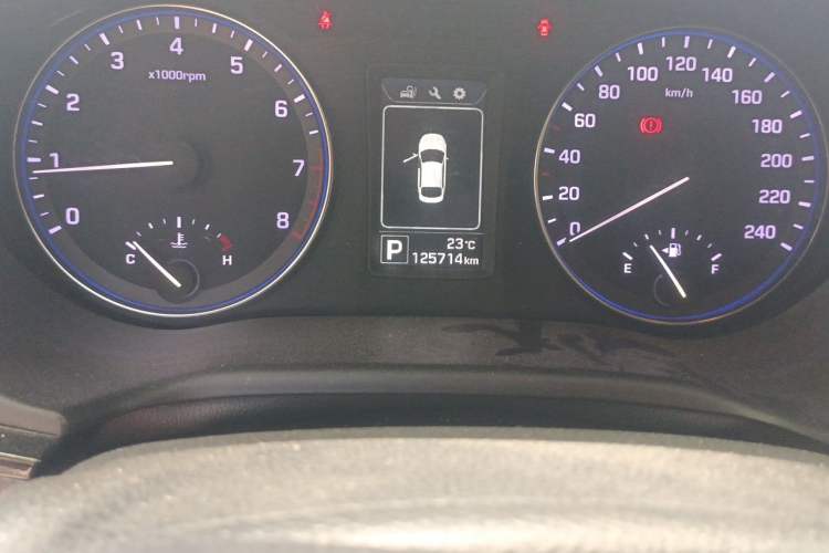 Used Hyundai Mistra 2014 1.8L Automatic Smart GLS Odometer Close Up