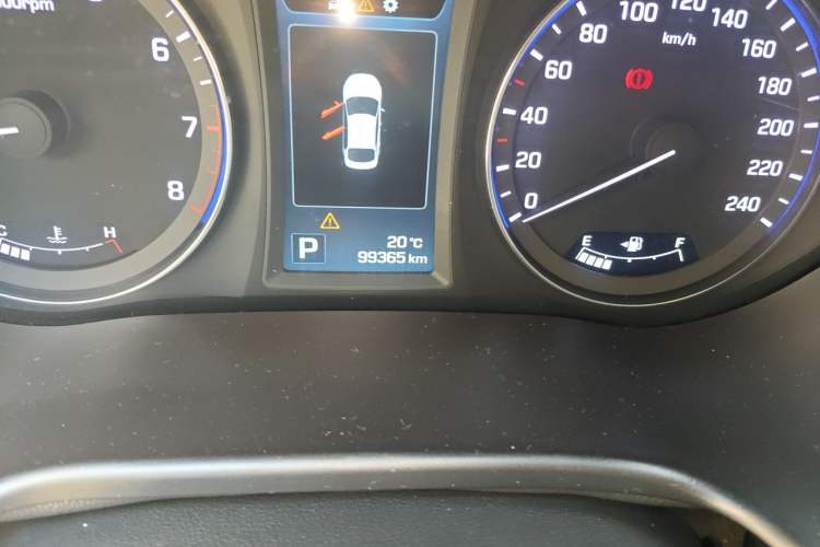 Used Hyundai Mistra 2014 1.8L Automatic Deluxe DLX Model Odometer Close Up