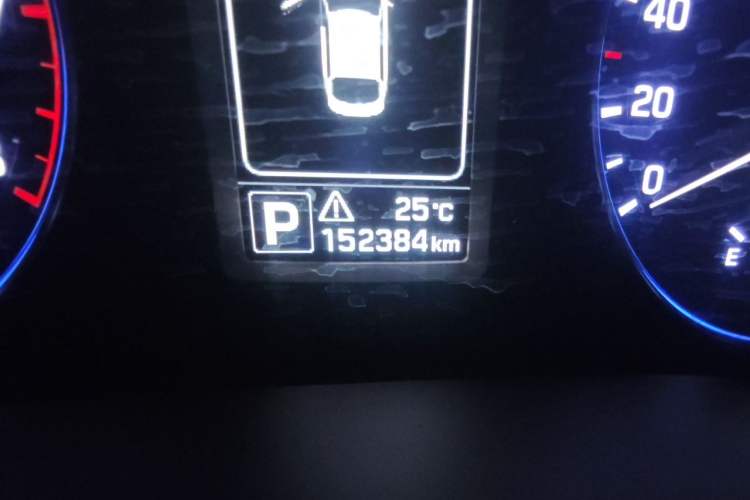 Used Hyundai Mistra 2014 1.8L Automatic Smart GLS Odometer Close Up