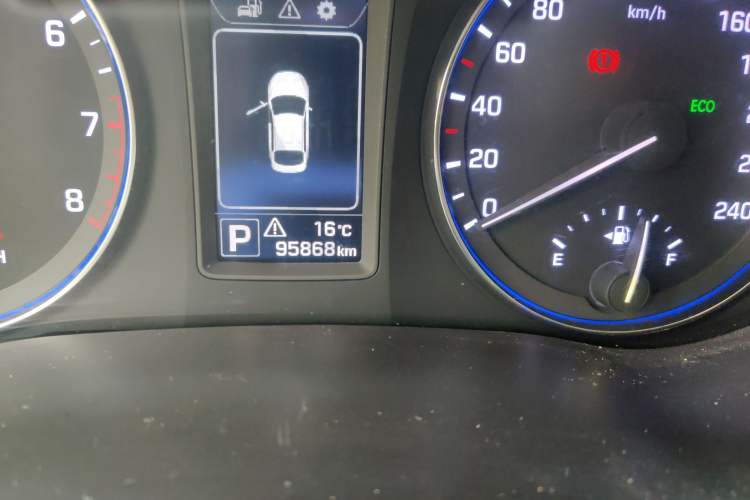 Used Hyundai Mistra 2014 1.8L Automatic Smart GLS Odometer Close Up