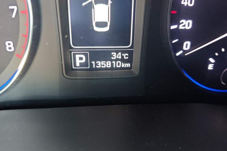 Used Hyundai Mistra 2014 1.8L Automatic Smart GLS Odometer Close Up