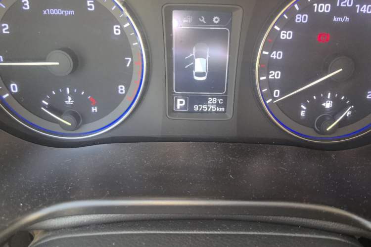 Used Hyundai Mistra 2014 1.8L Automatic Smart GLS Odometer Close Up