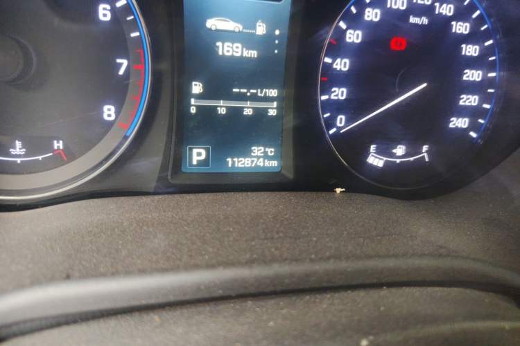 Used Hyundai Mistra 2014 1.8L Automatic Deluxe DLX Model Odometer Close Up