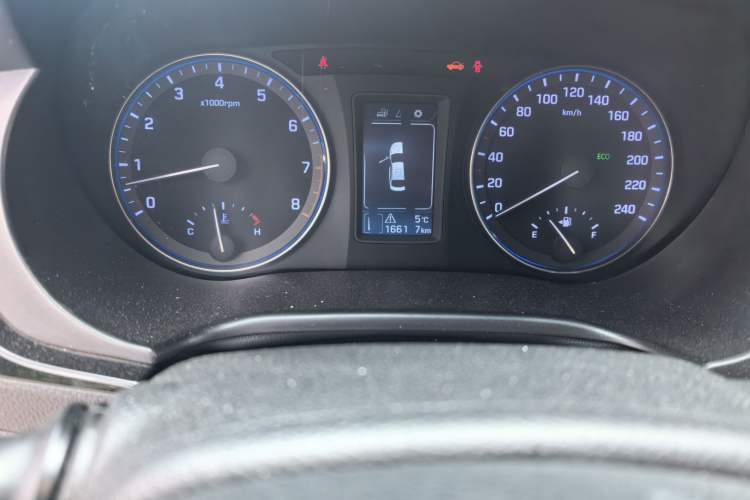 Used Hyundai Mistra 2014 1.8L Automatic Smart GLS Odometer Close Up