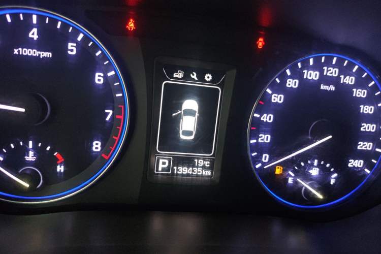 Used Hyundai Mistra 2014 1.8L Automatic Smart GLS Odometer Close Up