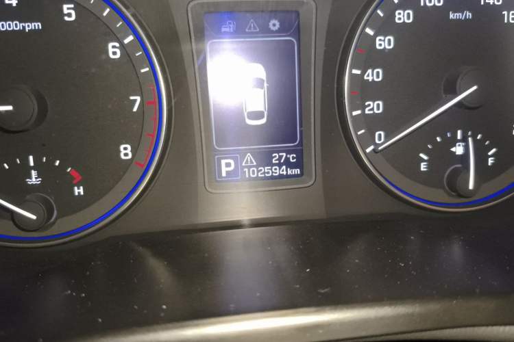 Used Hyundai Mistra 2014 1.8L Automatic Smart GLS Odometer Close Up