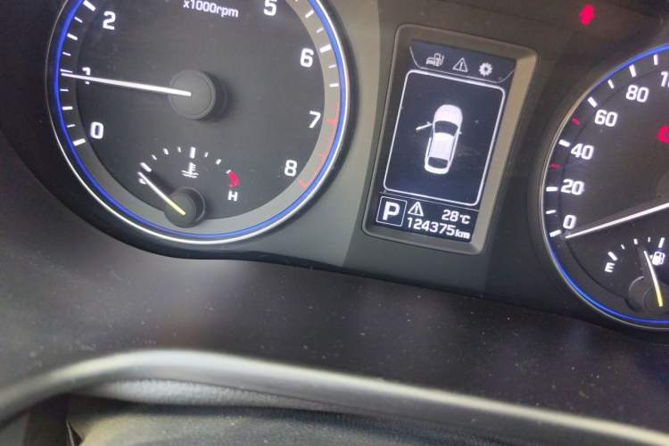 Used Hyundai Mistra 2014 1.8L Automatic Smart GLS Odometer Close Up