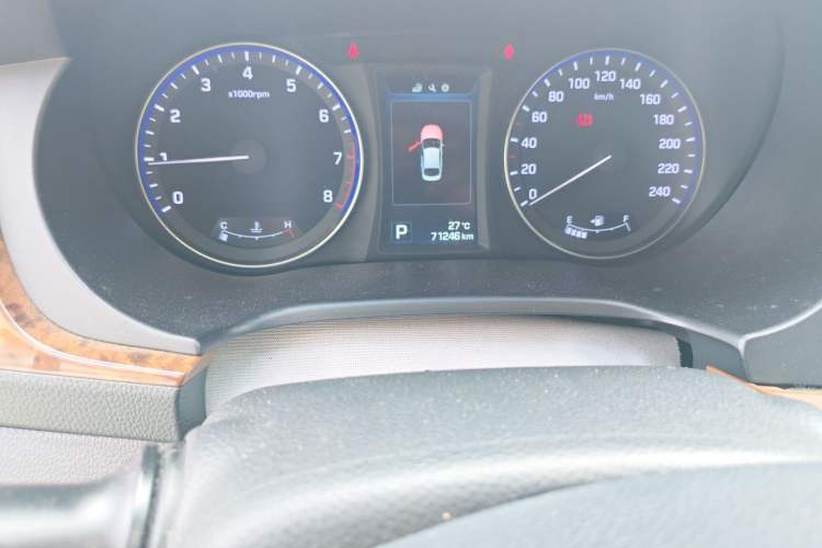 Used Hyundai Mistra 2014 1.8L Automatic Deluxe DLX Model Odometer Close Up