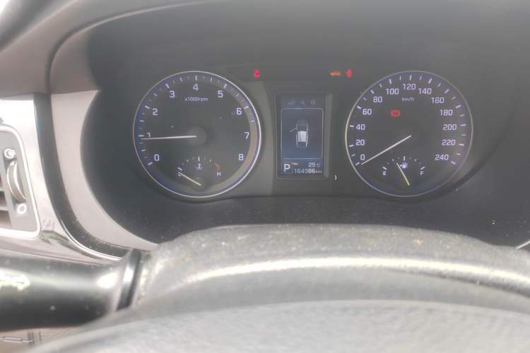 Used Hyundai Mistra 2014 1.8L Automatic Smart GLS Odometer Close Up