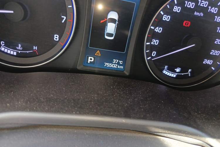 Used Hyundai Mistra 2014 1.8L Automatic Deluxe DLX Model Odometer Close Up