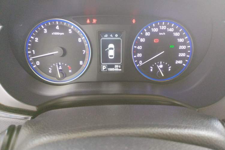 Used Hyundai Mistra 2014 1.8L Automatic Smart GLS Odometer Close Up