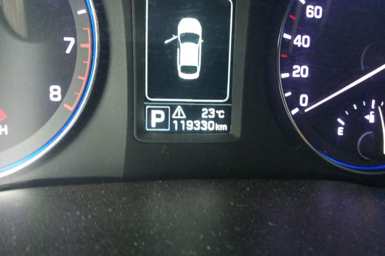 Used Hyundai Mistra 2014 1.8L Automatic Smart GLS Odometer Close Up