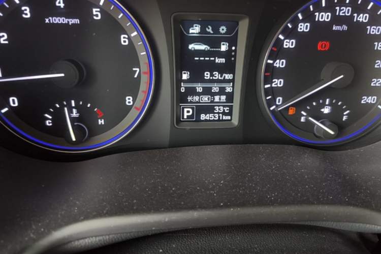 Used Hyundai Mistra 2014 1.8L Automatic Smart GLS Odometer Close Up