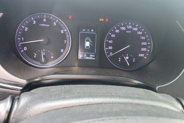 Used Hyundai Mistra 2014 1.8L Automatic Smart GLS Odometer Close Up