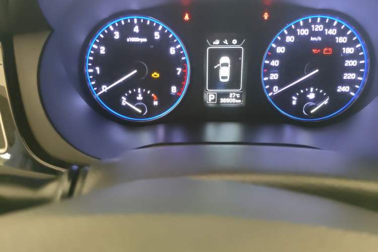 Used Hyundai Mistra 2014 1.8L Automatic Smart GLS Odometer Close Up