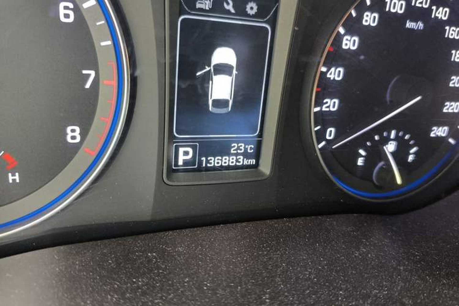 Used Hyundai Mistra 2014 1.8L Automatic Smart GLS Odometer Close Up