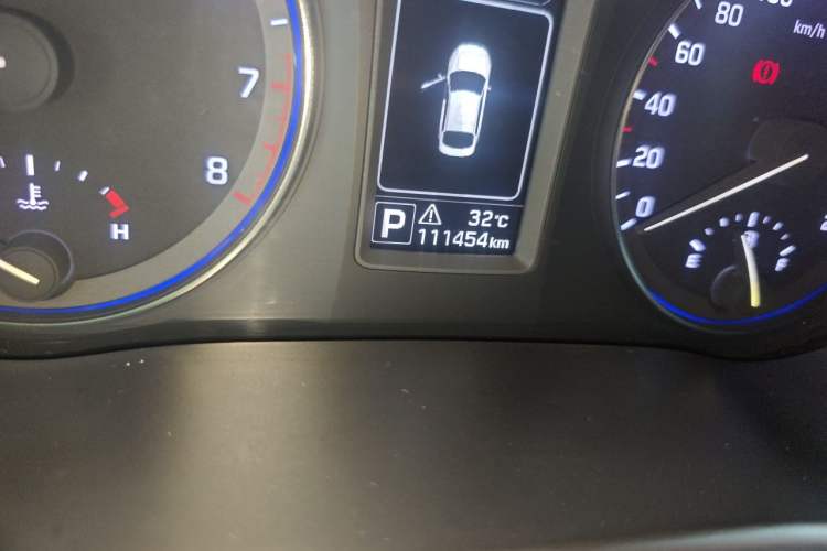 Used Hyundai Mistra 2014 1.8L Automatic Smart GLS Odometer Close Up