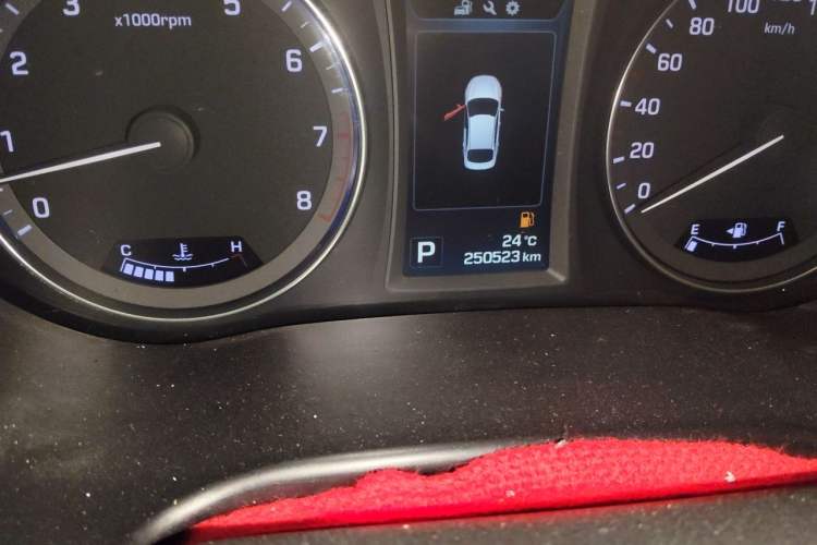 Used Hyundai Mistra 2014 1.8L Automatic Deluxe DLX Model Odometer Close Up