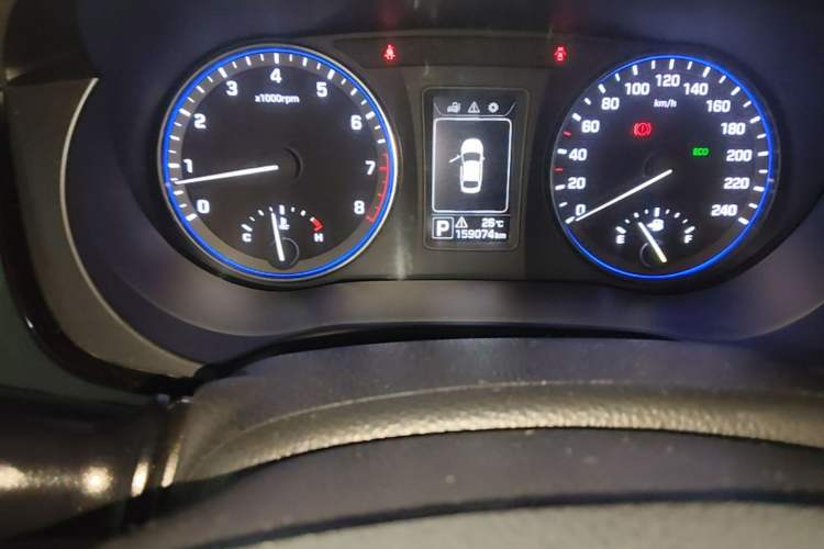 Used Hyundai Mistra 2014 1.8L Automatic Smart GLS Odometer Close Up