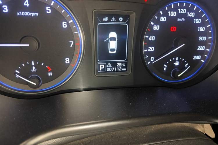 Used Hyundai Mistra 2014 1.8L Automatic Smart GLS Odometer Close Up