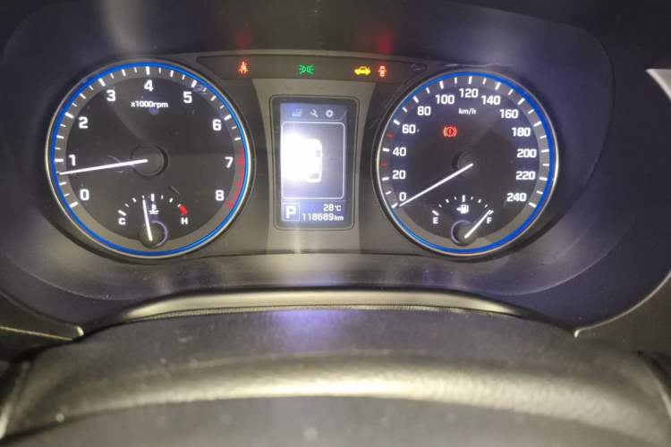 Used Hyundai Mistra 2014 1.8L Automatic Smart GLS Odometer Close Up