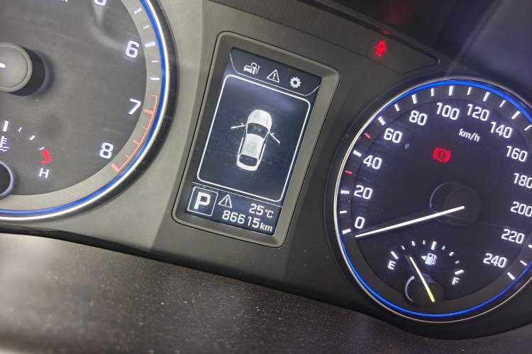 Used Hyundai Mistra 2014 1.8L Automatic Comfort Model GL Odometer Close Up
