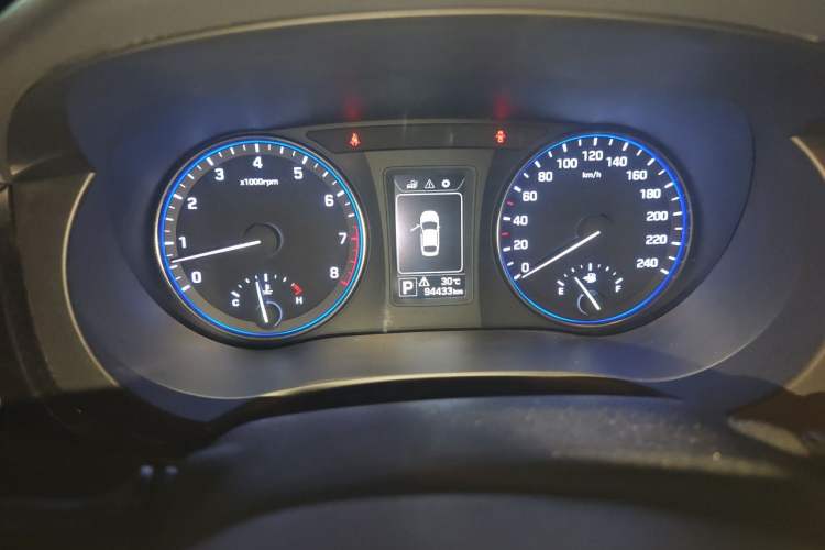 Used Hyundai Mistra 2014 1.8L Automatic Smart GLS Odometer Close Up