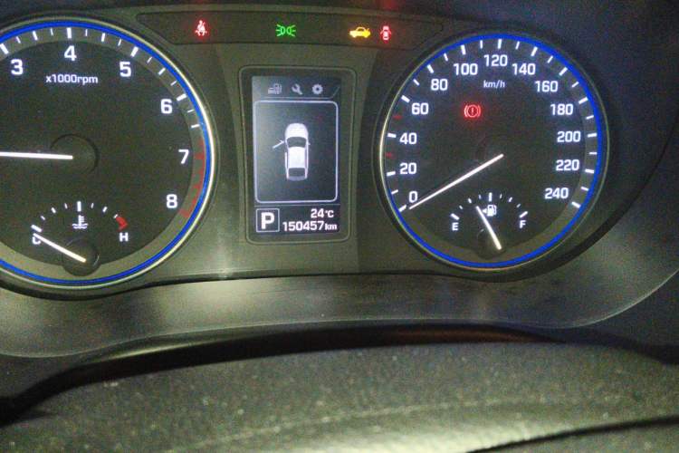 Used Hyundai Mistra 2014 1.8L Automatic Smart GLS Odometer Close Up