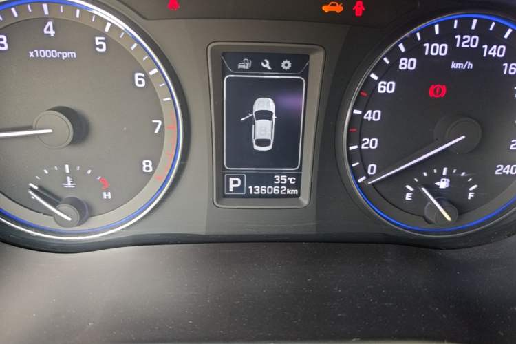Used Hyundai Mistra 2014 1.8L Automatic Smart GLS Odometer Close Up