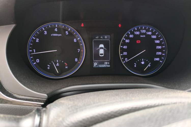 Used Hyundai Mistra 2014 1.8L Automatic Smart GLS Odometer Close Up