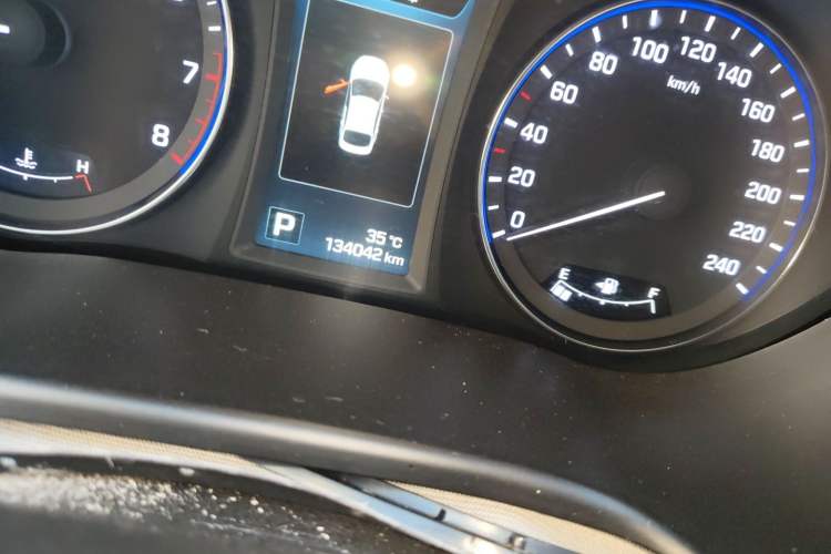 Used Hyundai Mistra 2014 1.8L Automatic Deluxe DLX Model Odometer Close Up