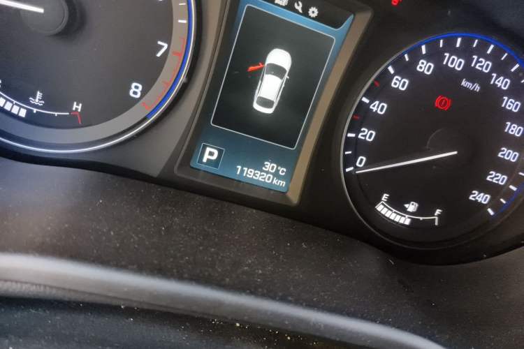 Used Hyundai Mistra 2014 1.8L Automatic Deluxe DLX Model Odometer Close Up